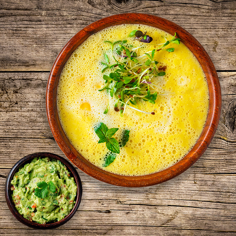 Schnelle Maissuppe mit Avocadosalsa